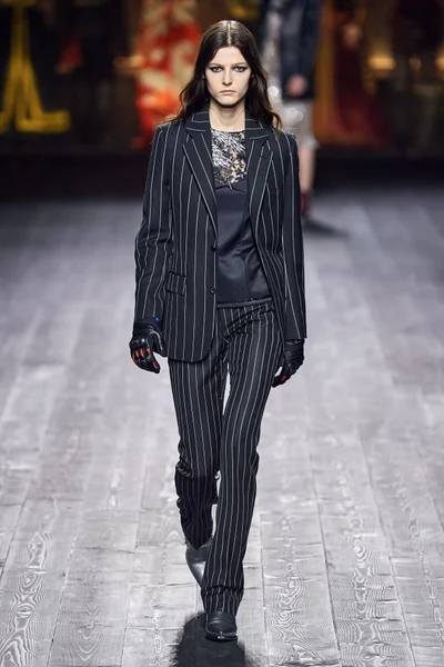 Look 30